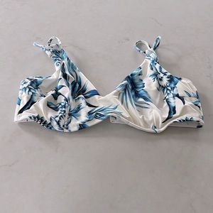 Like new Azure Australia Blue White Floral Bikini Top DD/E Underwire Adjustable